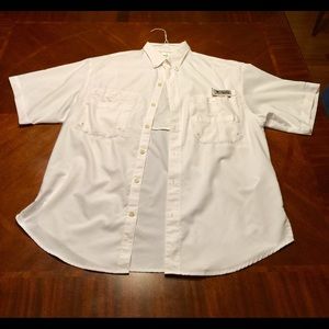 Columbia/ Short Sleeve/ like new