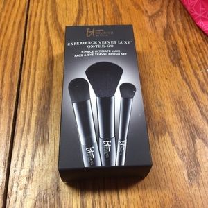 NWT it brushes for ulta 3 Piece Travel set NWT it brushes for ulta 3 Piece Travel set
