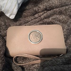 Micheal Kors wallet/wristlet