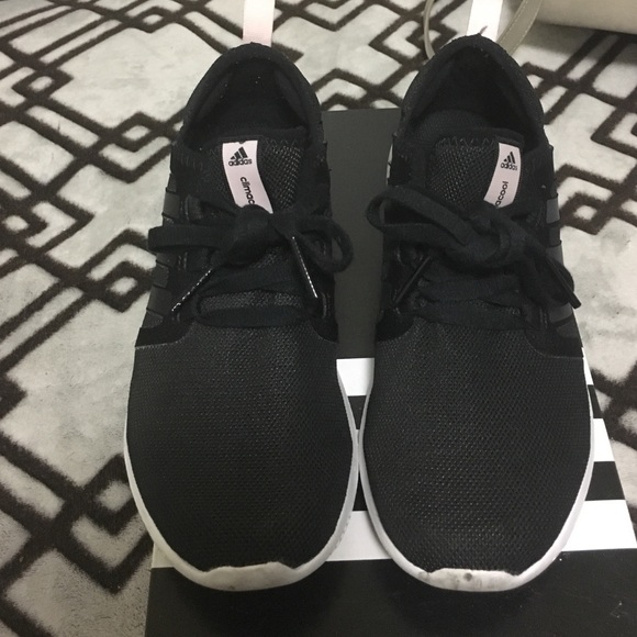 Adidas Bounce USED in black. SIZE 7