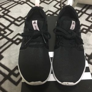 Adidas Bounce USED in black. SIZE 7