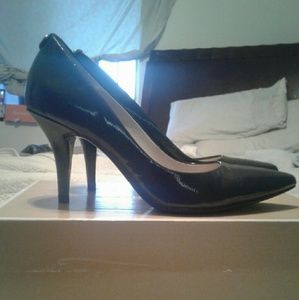 Michel Korn Pumps