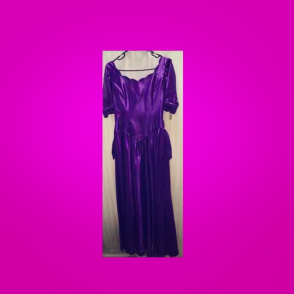 Dresses & Skirts - 🆕👗AUCTION PRICE 👩🏻‍⚖️Royal Purple Long Dress