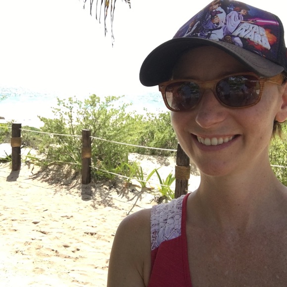 Meet your Posher, Jessica - Picture 1 of 1