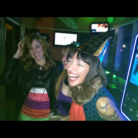 Meet your Posher! - Picture 4 of 5