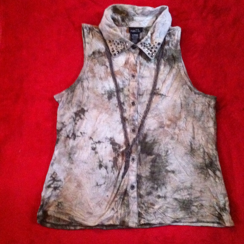 SOLD!HP8/17/17 style crush💕Tye-dye button up tank