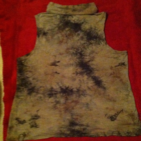 SOLD!HP8/17/17 style crush💕Tye-dye button up tank - Picture 3 of 3