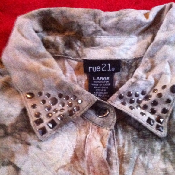 SOLD!HP8/17/17 style crush💕Tye-dye button up tank - Picture 2 of 3