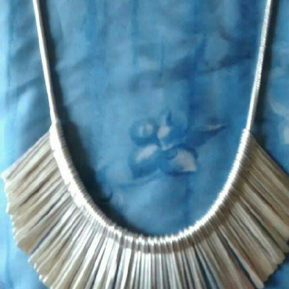 Stella and Dot Essential Fringe Necklace Silver