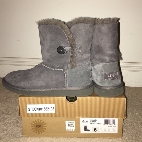 UGG Shoes - Bailey Button UGG boots