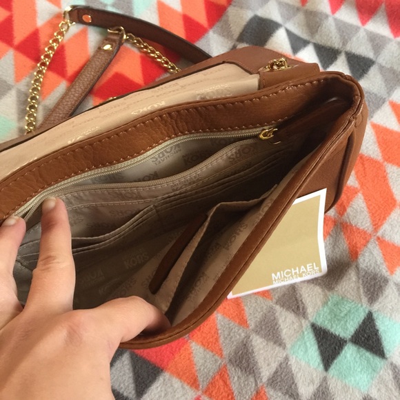 Authentic NWOT Michael Kors "Fulton" bag - Picture 2 of 4