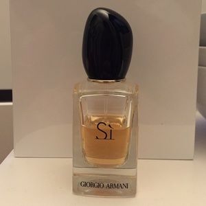 Giorgio Armani Si perfume