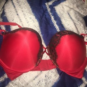 Victoria's Secret bombshell bra