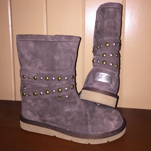 NWOT Brown UGG boots