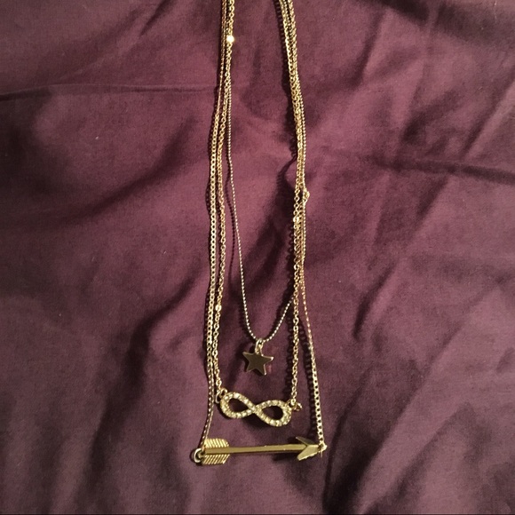 Adorable short necklace! ❤️️😍