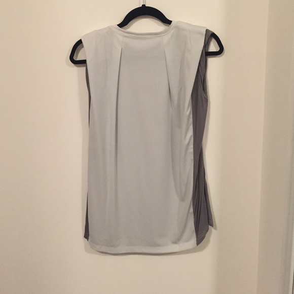 Grey and white blouse - Picture 2 of 3