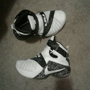 Nike LeBron Soldier IX PRM