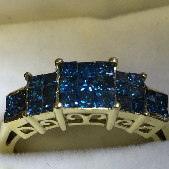 100% Natural Blue Diamonds in Yellow Gold - Picture 1 of 4