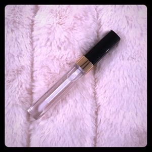 Authentic CHANEL Gloss Volume Plumping Lip Gloss