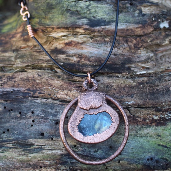 Labradorite crystal pendant. Blue crystal pendant - Picture 2 of 4