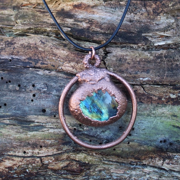 Labradorite crystal pendant. Blue crystal pendant - Picture 4 of 4