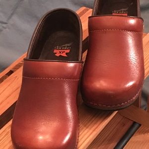 NWOT Dansko XP Clogs
