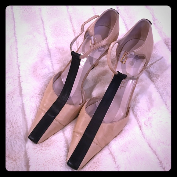 Vintage CHANEL T-Strap Pumps *Size 38 1/2*