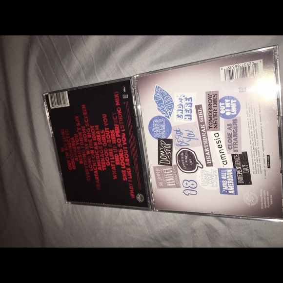 two 5 seconds of summer CDs - Picture 3 of 3