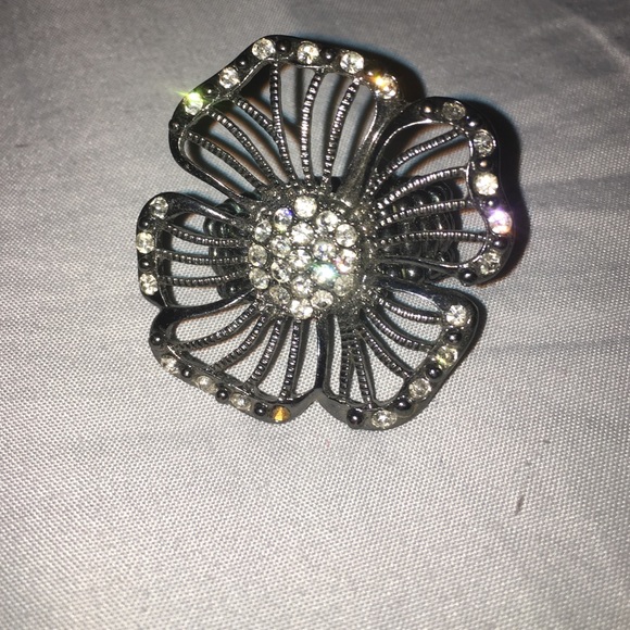 flower ring - Picture 1 of 3