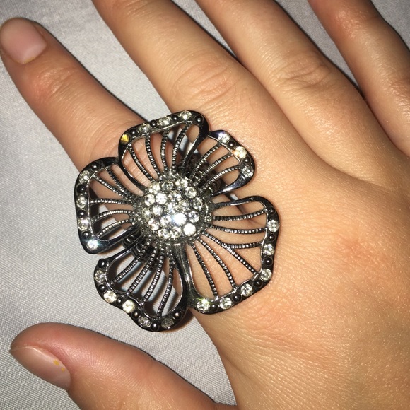 flower ring - Picture 2 of 3