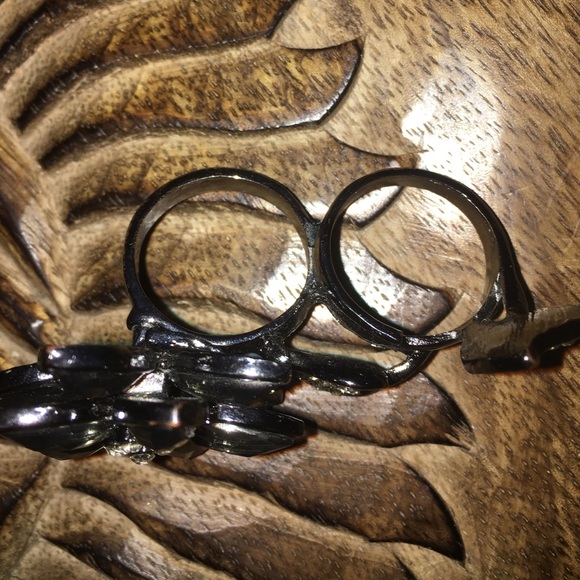 flower and leaves connected 2 finger ring - Picture 2 of 4