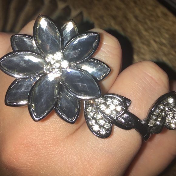 flower and leaves connected 2 finger ring - Picture 4 of 4