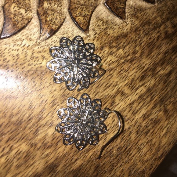 flower earrings - Picture 1 of 2