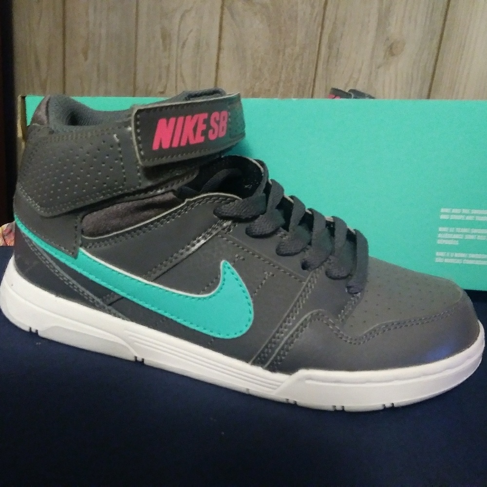 Girls sneakers