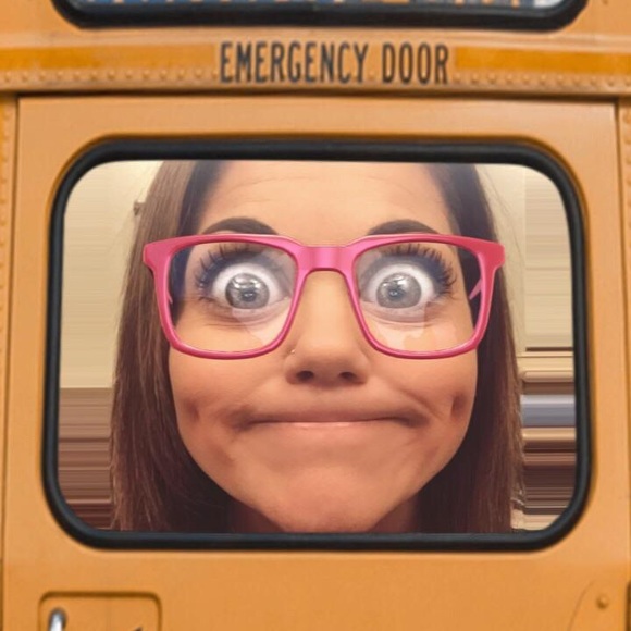 Meet your Posher, Cassie - Picture 4 of 8