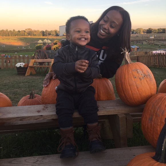 Meet your Posher, Simone - Picture 1 of 1