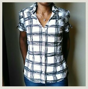 Collared Short Sleeve Buttoned Down Top