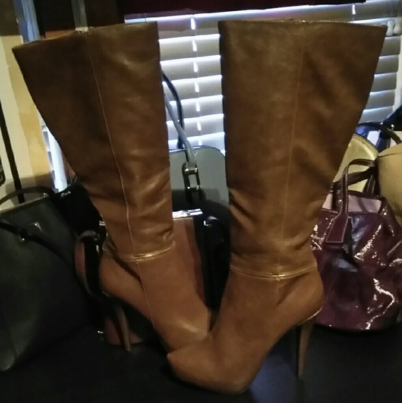 (SOLD)Boots - Picture 1 of 3
