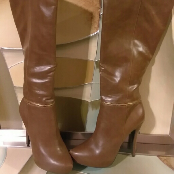 (SOLD)Boots - Picture 3 of 3