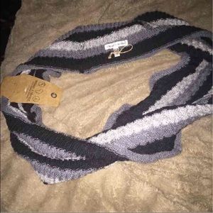 Threads 4 Thoughts scarf