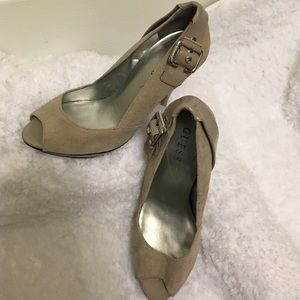 Women's Guess Sz 8.5 High Heel w/ 3/4" Platform!