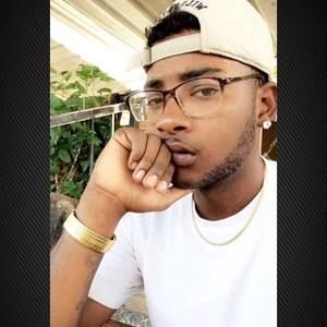 Meet your Posher, Dee