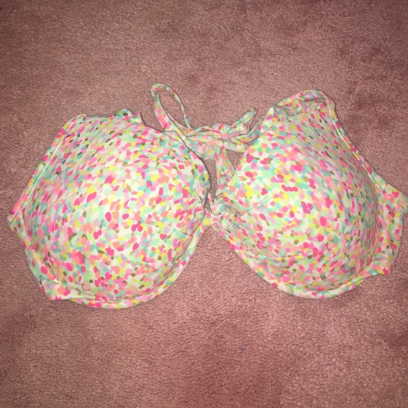 34DD bathing suit VS