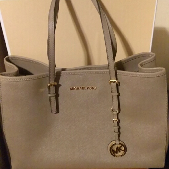 Sold New Micheal Kors Purse - Picture 1 of 2