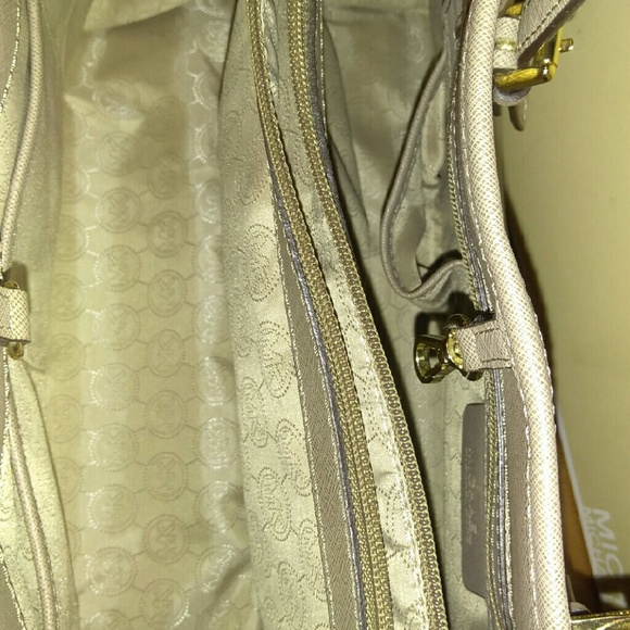 Sold New Micheal Kors Purse - Picture 2 of 2
