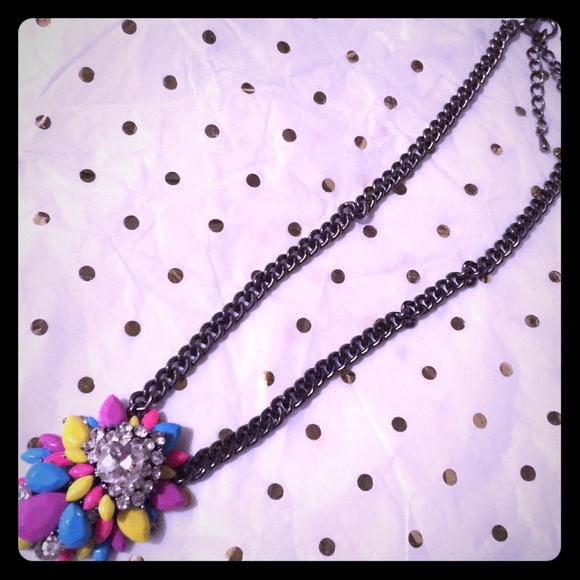 BOLD BEAUTIFUL STATEMENT NECKLACE