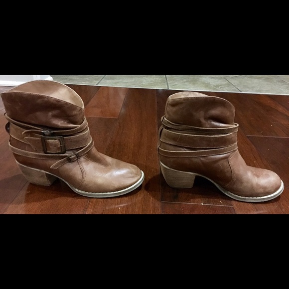 MIA, women's tan leather ankle bootie, size 6