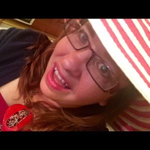 Meet your Posher, Lenora