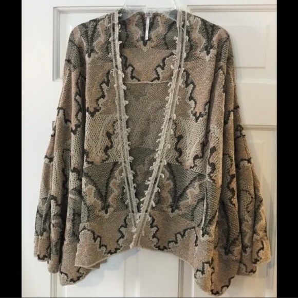 Free People Sweaters - Free People light weight dolman sleeve shrug