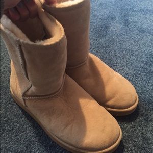 UGG's Classic Short - Sand Color -Size 10